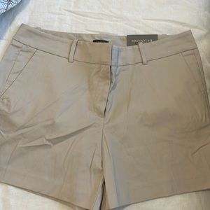 Ann Taylor 5” shorts brand new